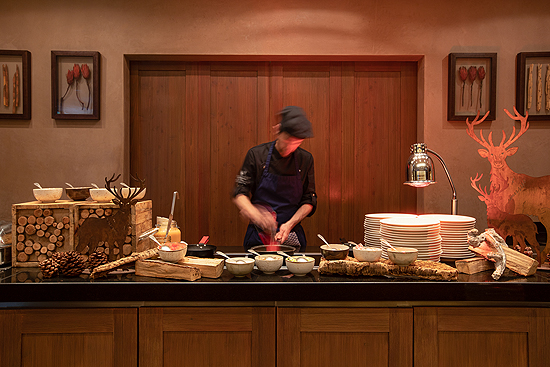 Live Cooking @ Kempinski Hotel Das Tirol  (©Foto: Kempinski Hotel Das Tirol)